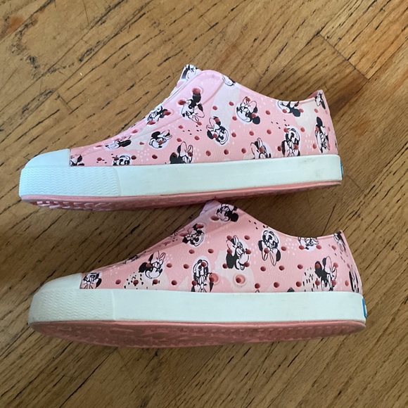 Native pink Minnie Mouse shoes - Picture 3 of 8